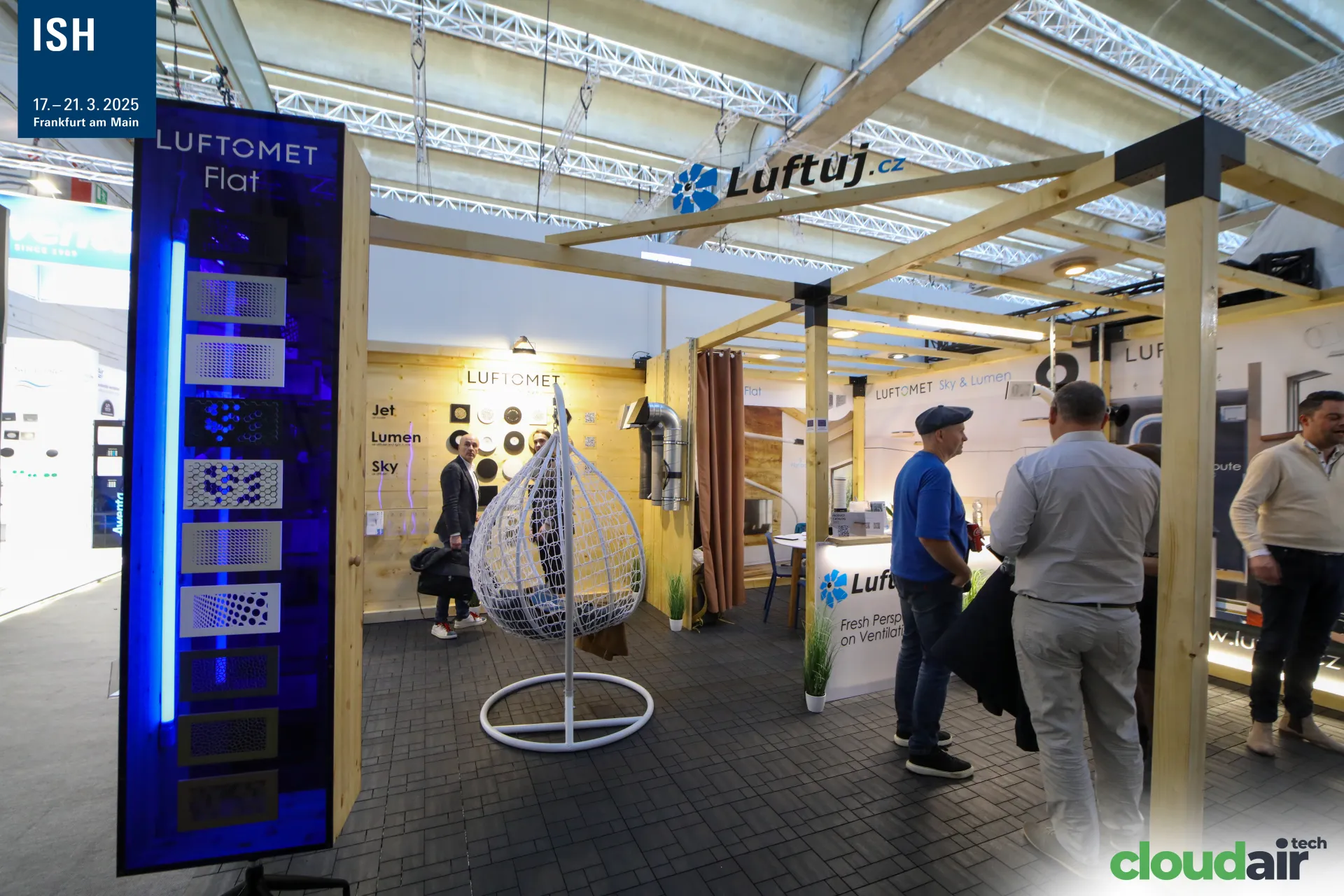 Luftomet Flat grille column and Luftuj.cz timber pergola stand at ISH 2025