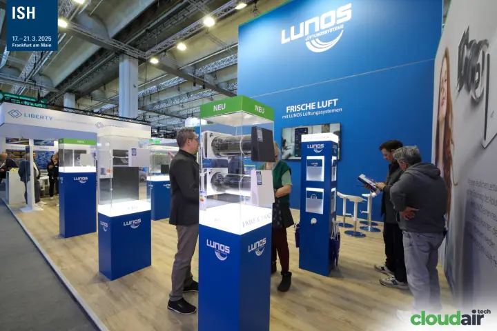 Lunos glass showcases with "NEU" ventilation units and "FRISCHE LUFT" wall at ISH 2025