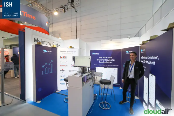 Mainteny booth presenting service-company software