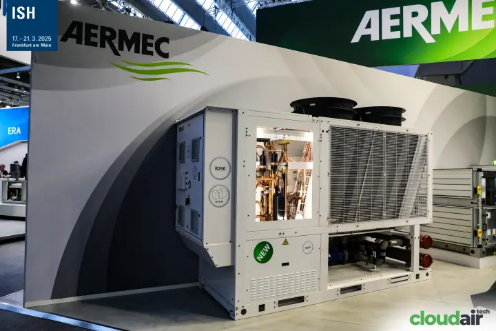 New Aermec modular R290 unit against the curved Aermec backdrop at ISH 2025