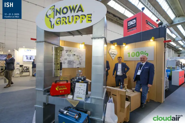 Nowa Gruppe stand with galvanised duct portal and red N-5 unit