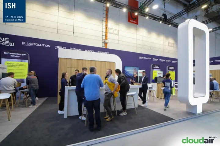 OneQrew stand bar counter busy with visitors under Halle 8.0 sign at ISH 2025