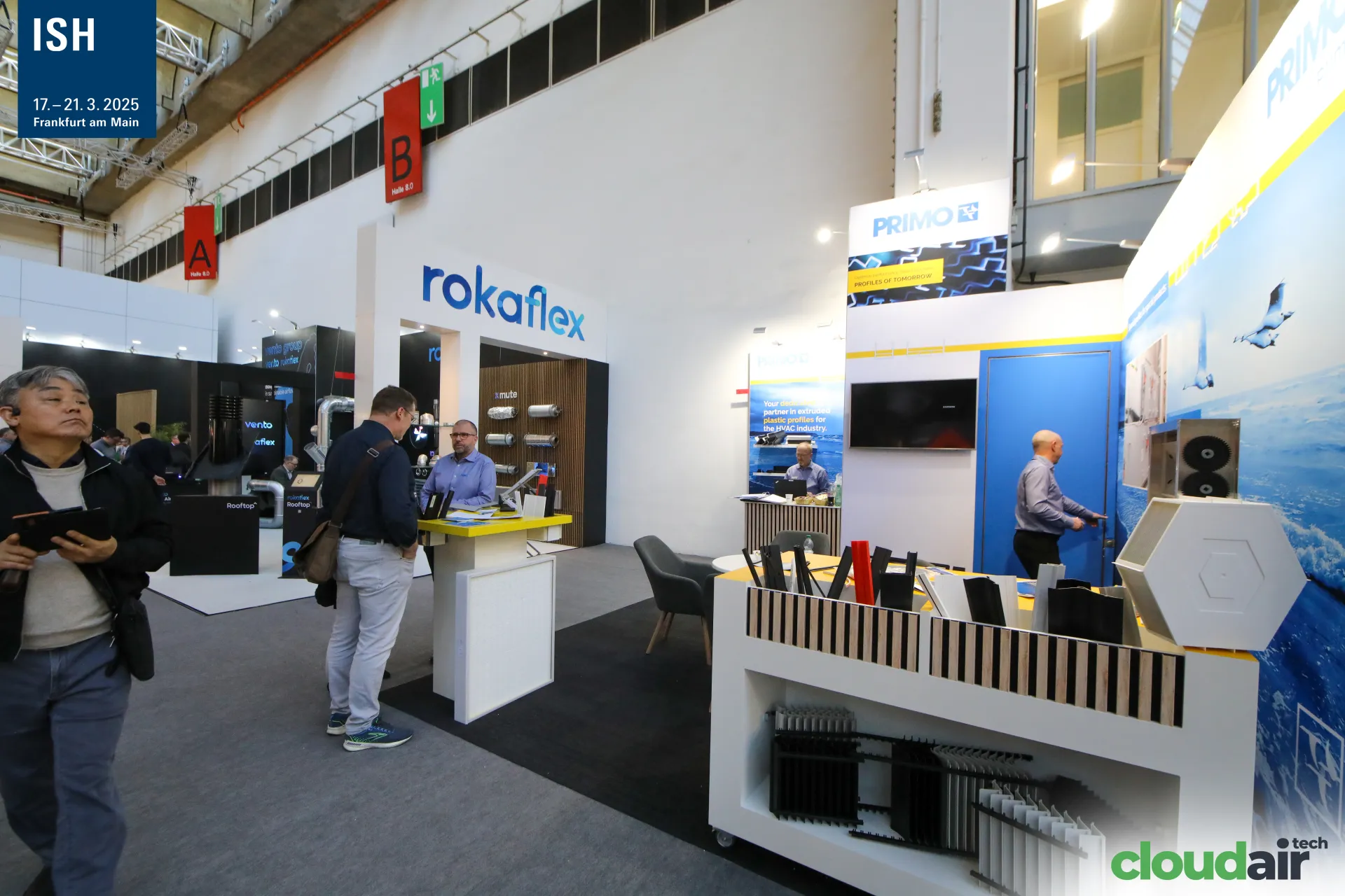 Primo stand with extruded plastic profiles beside the Rokaflex counter at ISH 2025