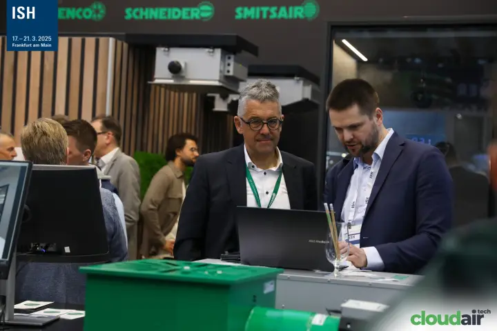 Product discussion at a counter of the Schneider and Smitsair group stand