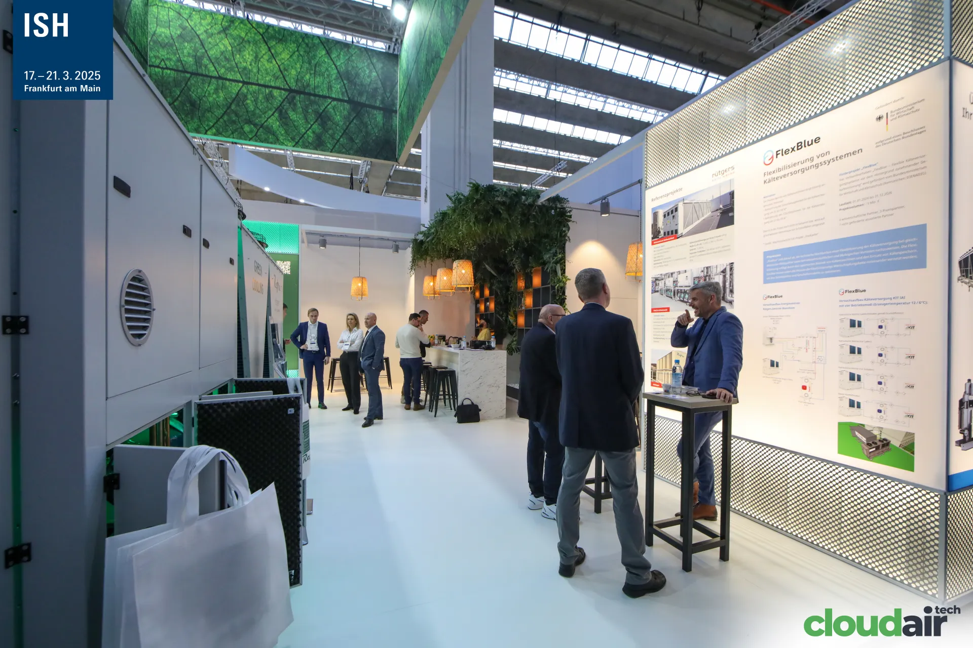Refra stand interior with FlexBlue project wall and bar at ISH 2025
