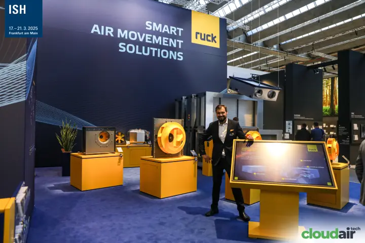 Ruck stand with "Smart Air Movement Solutions" and yellow plinths at ISH 2025