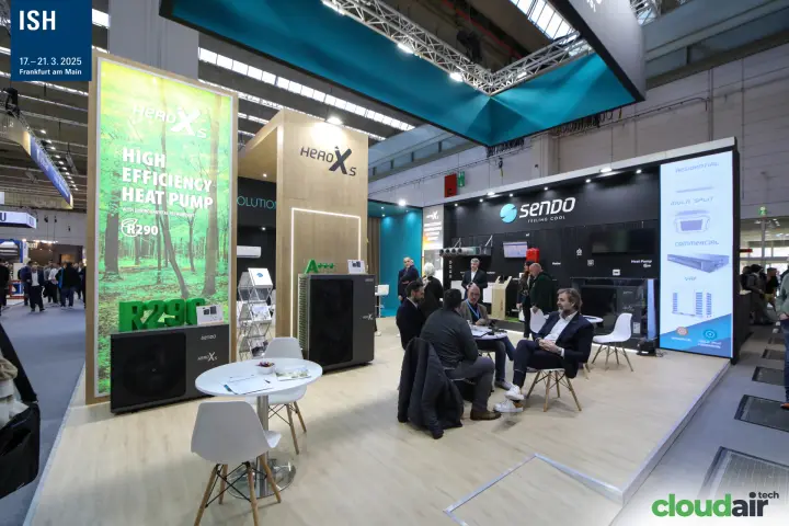 Sendo HeroXs R290 heat pumps beside a forest-themed light box at ISH 2025