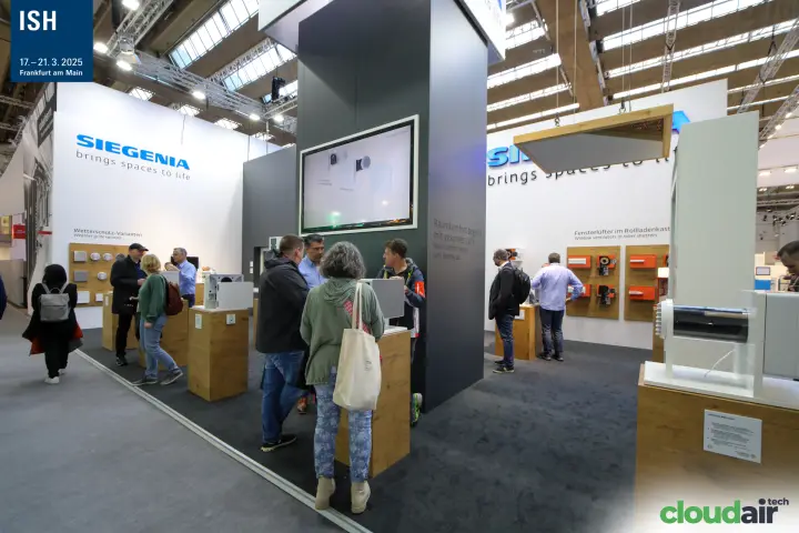 Siegenia ventilator exhibits around the central screen column at ISH 2025