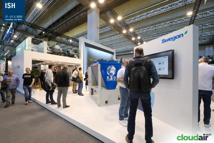 Swegon double-deck stand with R290 chiller beside a product screen at ISH 2025