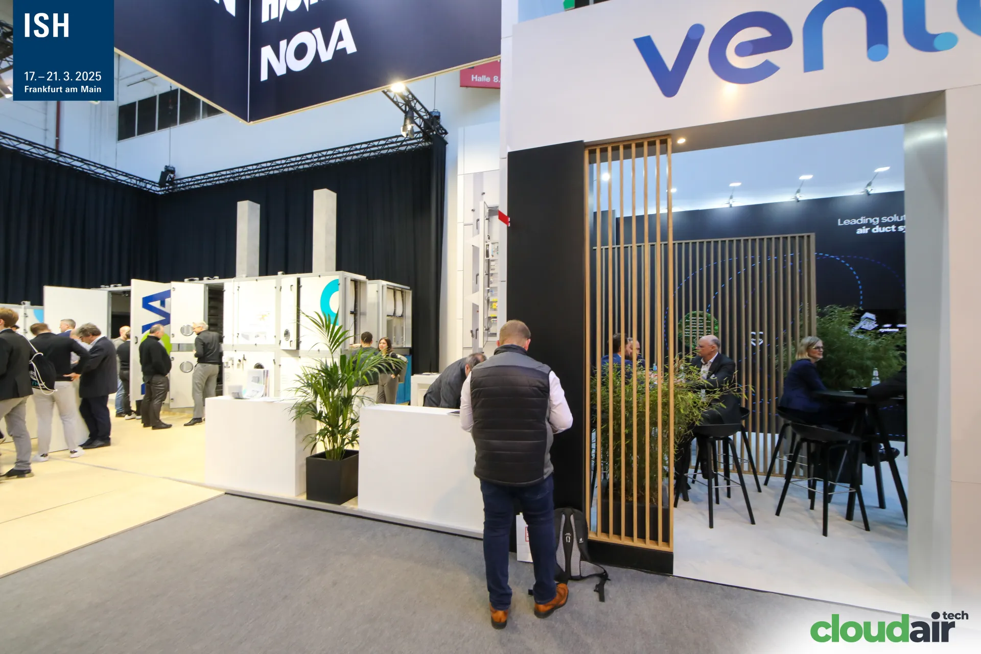Vento meeting area behind wooden slats, NOVA units across the aisle at ISH 2025