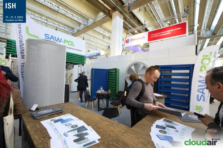 Visitor reading SAW-Pol leaflets at the wooden counter at ISH 2025