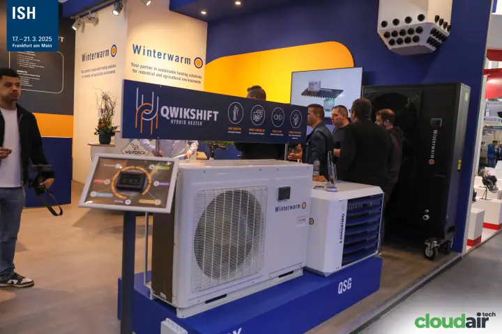 Winterwarm stand with the Qwikshift hybrid heater and outdoor unit on QSG plinth at ISH 2025