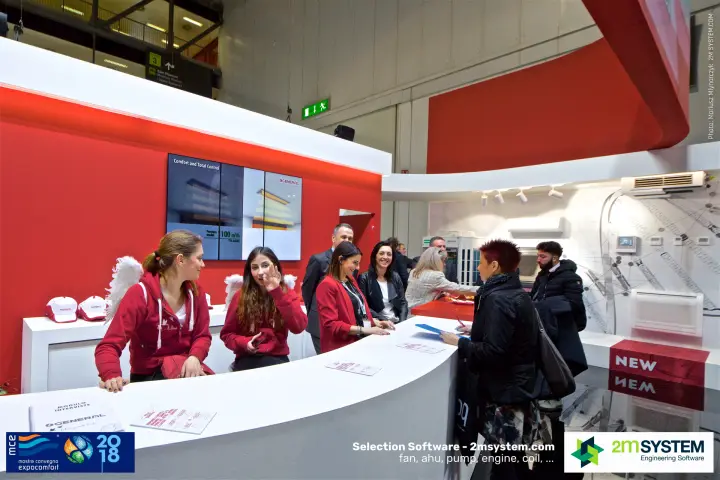 General reception counter with a Comfort and Total Control video wall