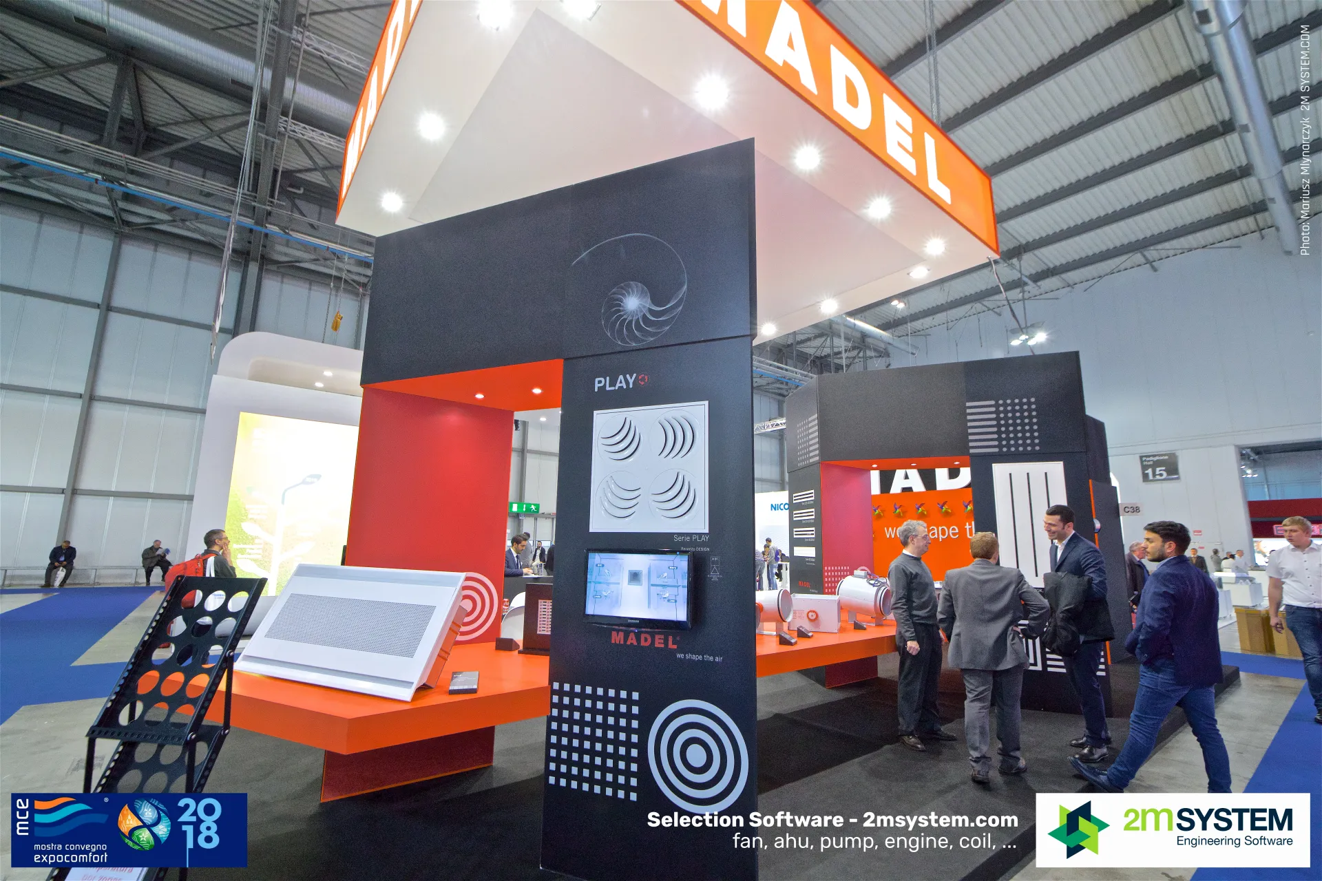 Madel column with Serie PLAY diffuser under the orange overhead sign at MCE 2018