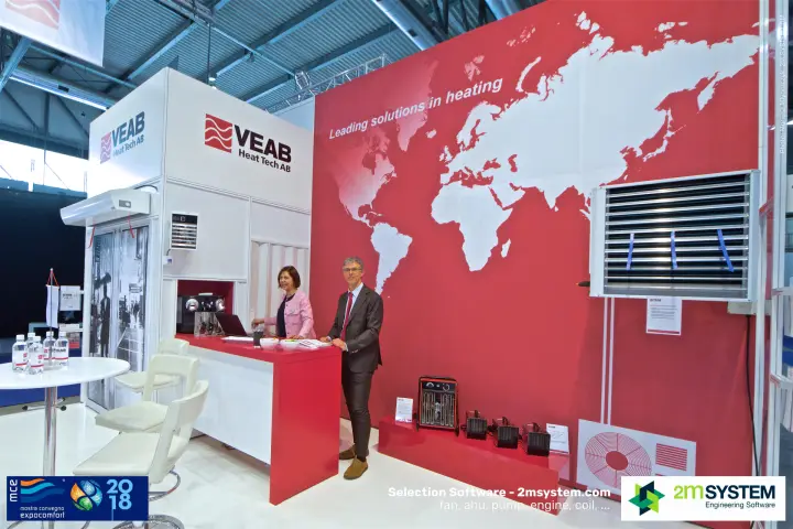 VEAB staff at the counter in front of the Leading solutions in heating map