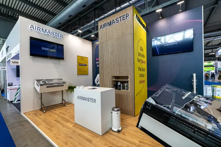 Airmaster stand with slatted wood column and glass-topped units
