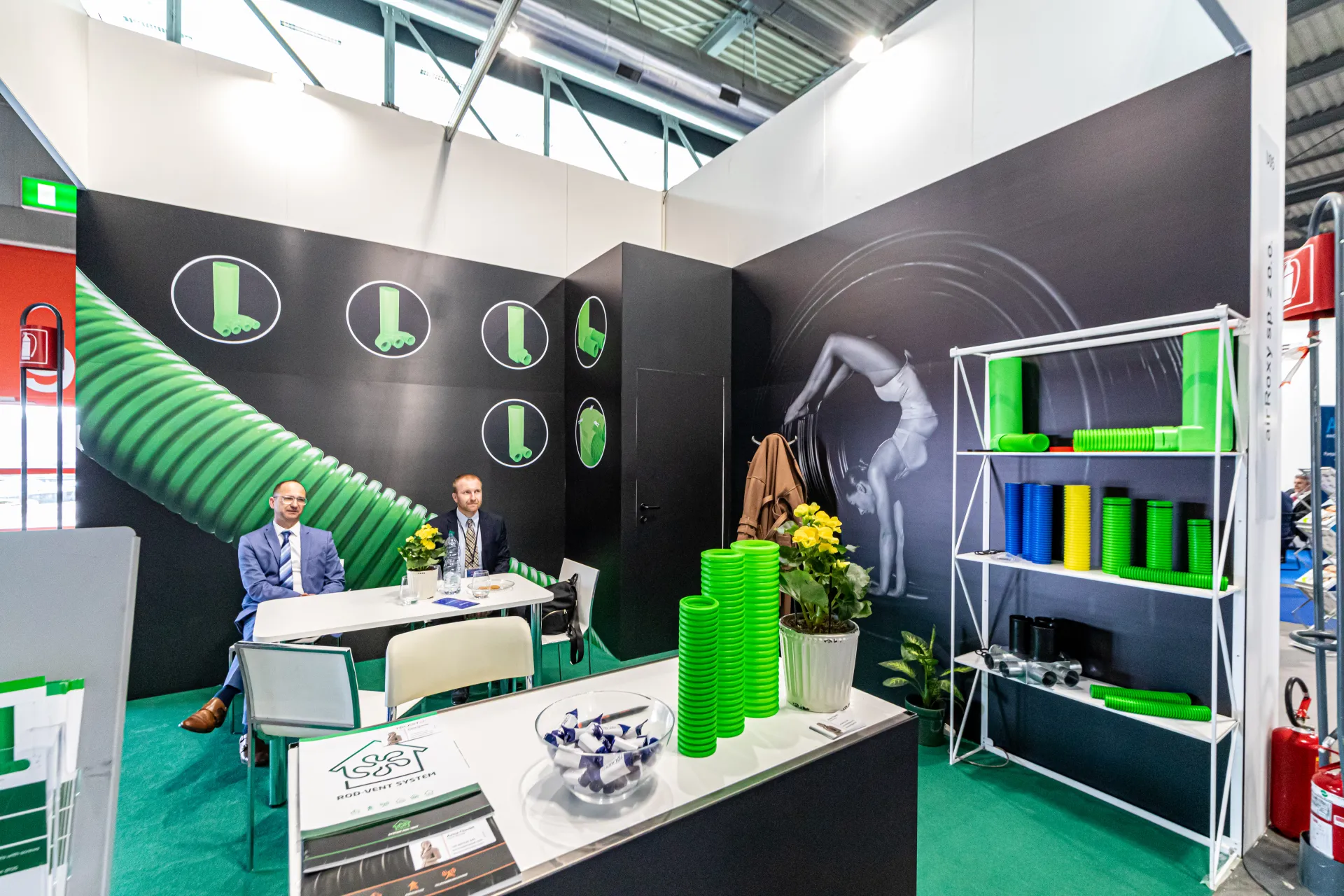 airRoxy stand section with green Rod-Vent corrugated duct system at MCE 2024