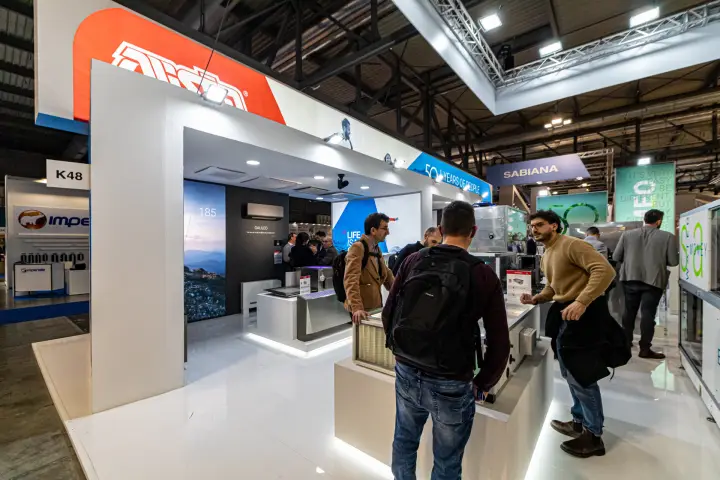 Alisea stand with filter units and the Galileo wall unit on display