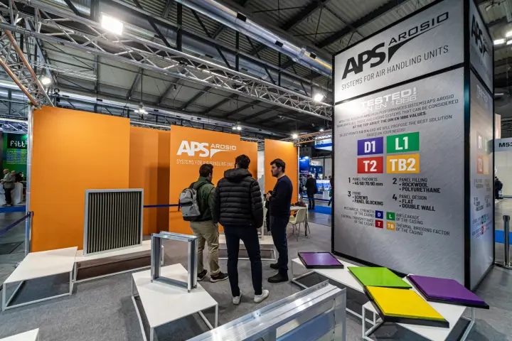 APS Arosio stand with AHU casing panels and DIN EN 1886 test classes at MCE 2024