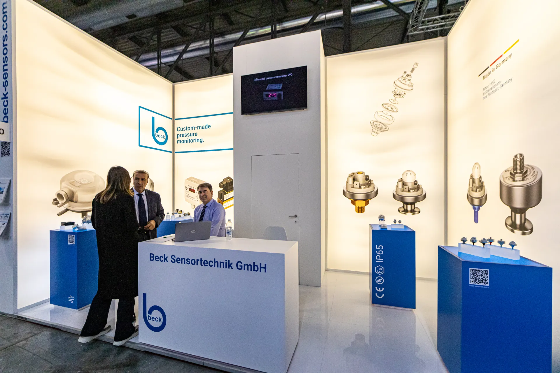 Beck Sensortechnik stand with pressure switches on blue plinths at MCE 2024