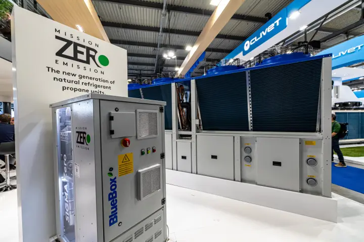 BlueBox SIGMA Zero indoor unit in front of propane unit display at MCE 2024