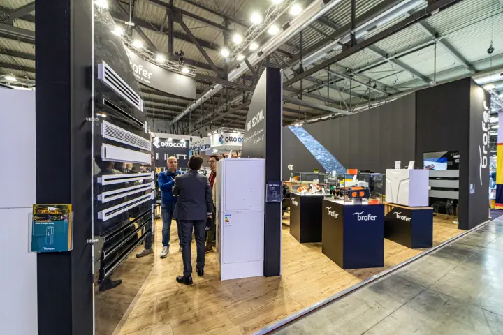 Brofer linear grilles on a mirrored wall and 'VMC SCUOLA' ventilation unit at MCE 2024