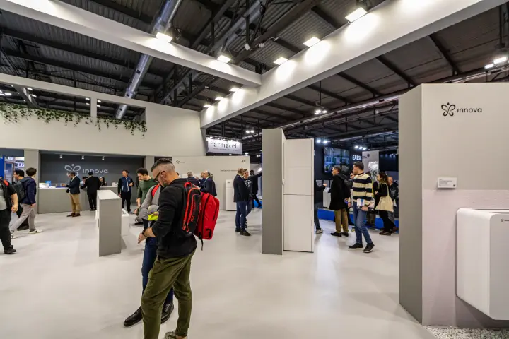 Busy Innova stand with grey walls and indoor units at MCE 2024