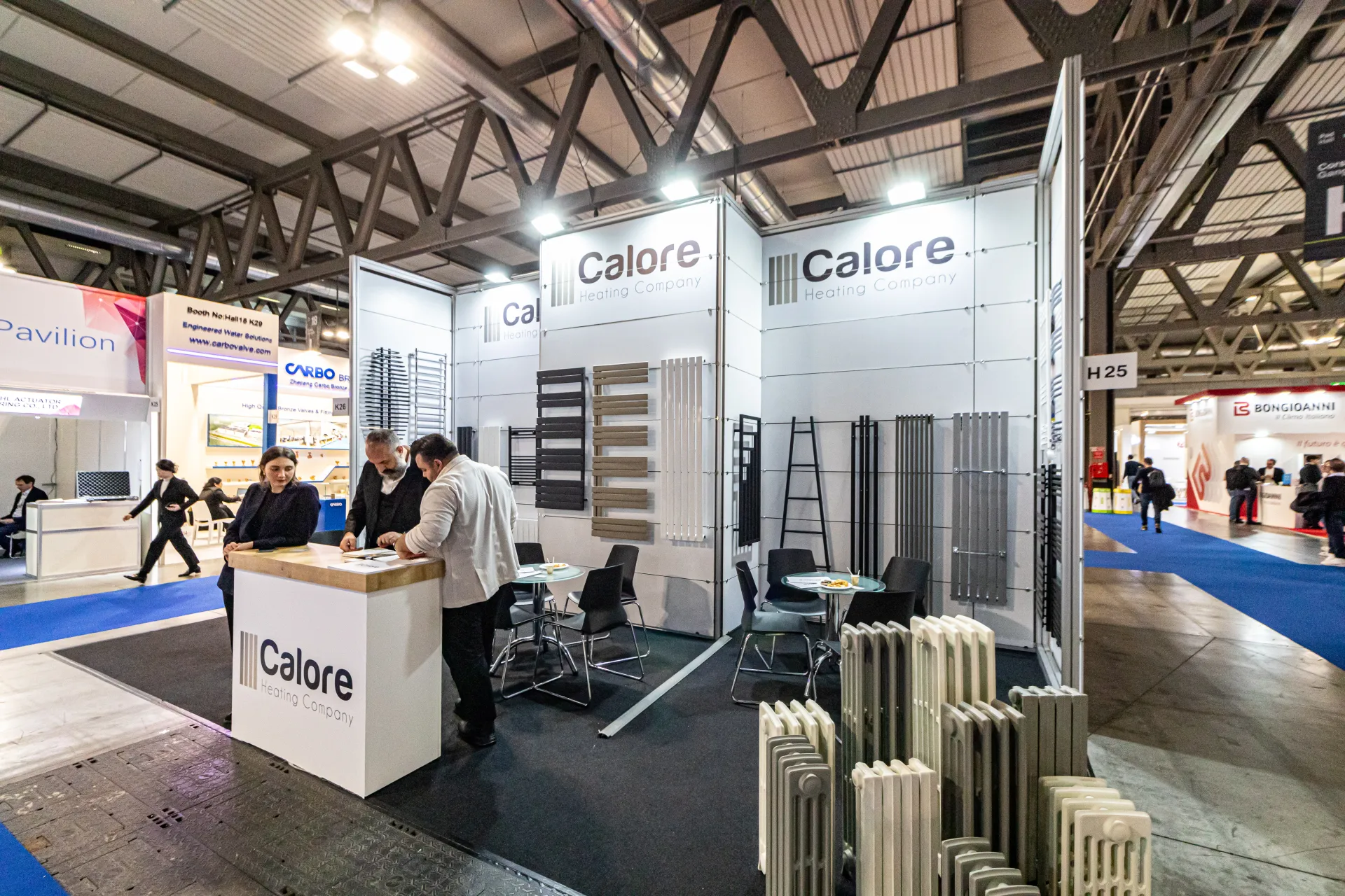 Calore stand with cast-iron column radiators at the aisle front at MCE 2024