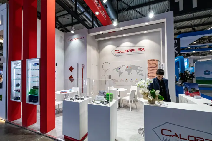 Calorflex heating elements in lit vitrines and glass display boxes