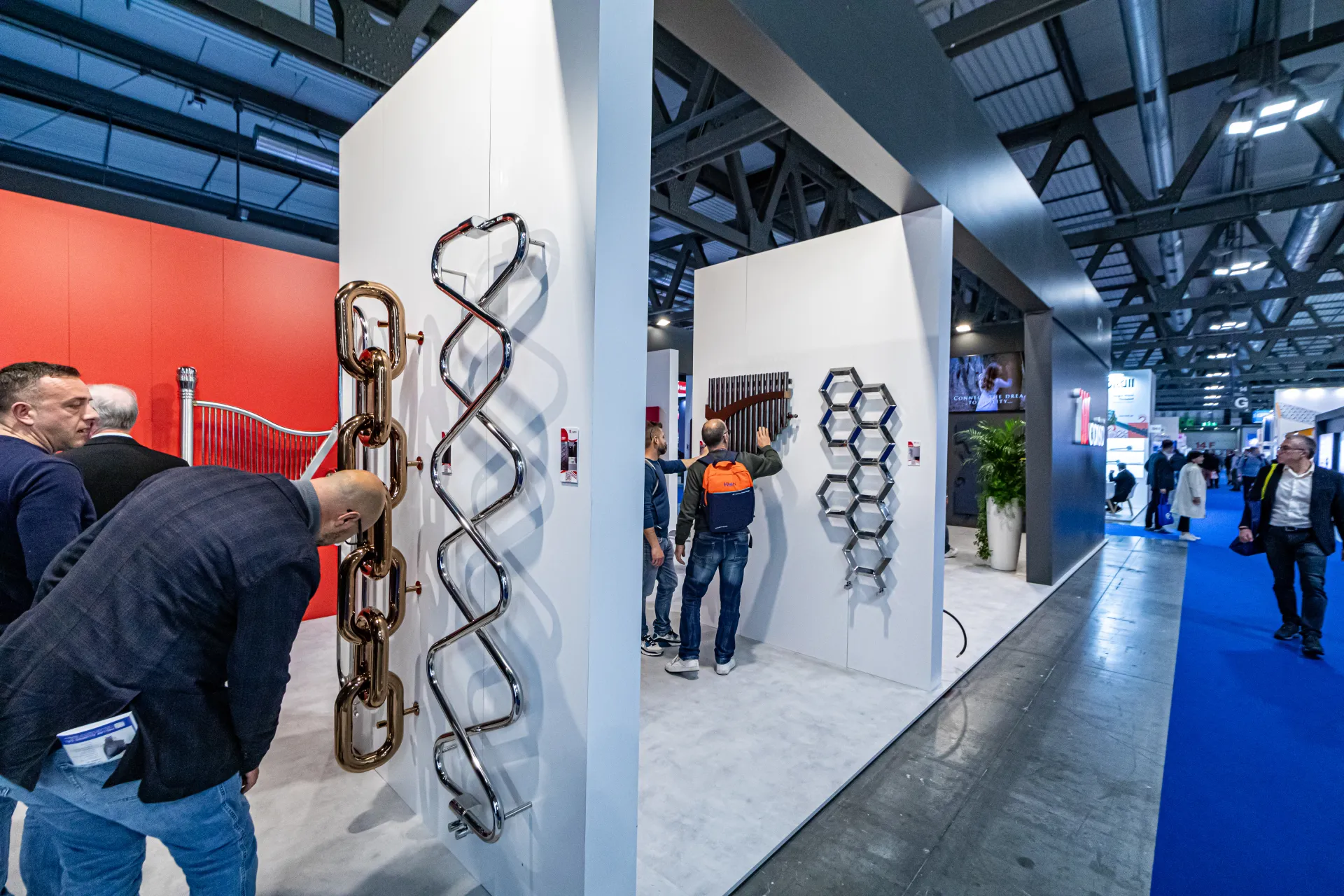 Carisa designer radiators shaped as a chain, a helix and a honeycomb at MCE 2024
