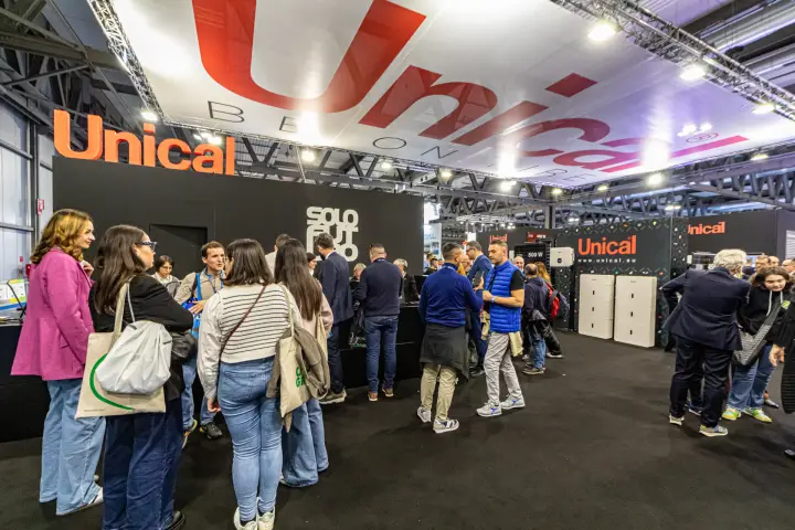 Crowded Unical reception with Solo Futuro lettering and battery storage