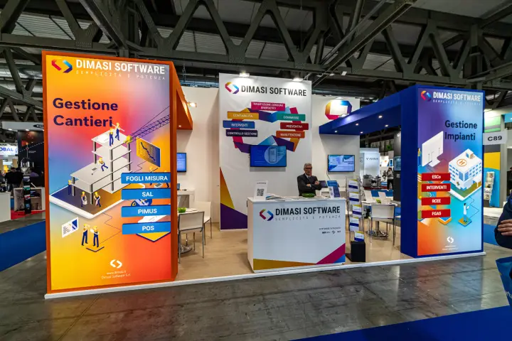 Dimasi Software stand with 'Gestione Cantieri' and 'Gestione Impianti' totems