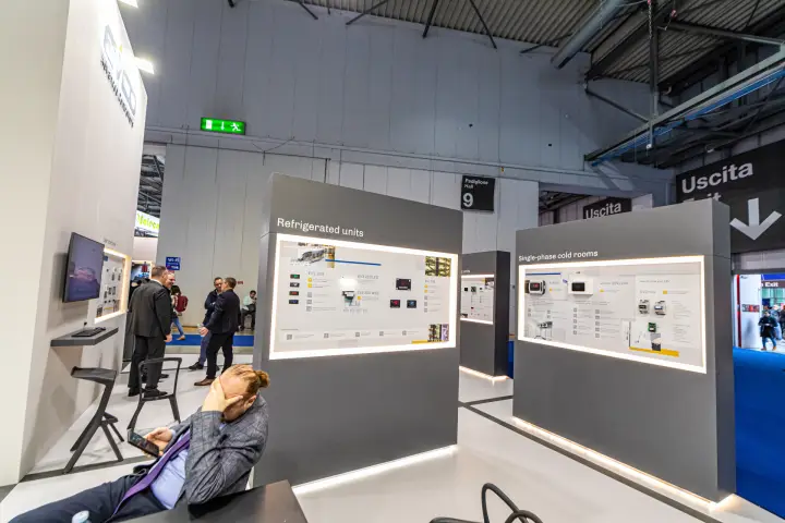 EVCO refrigerated unit and single-phase cold room controller displays at MCE 2024