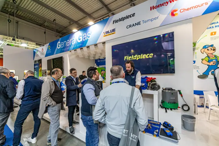 Fieldpiece screen and refrigeration tools at the General Gas counter at MCE 2024