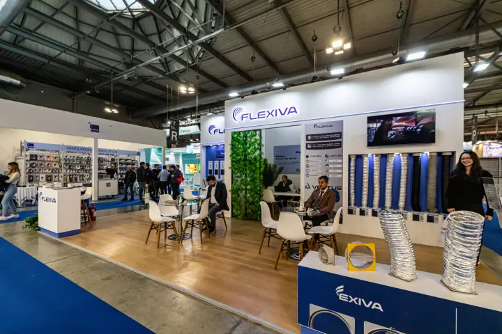 Flexiva counter with flexible duct samples and duct display wall