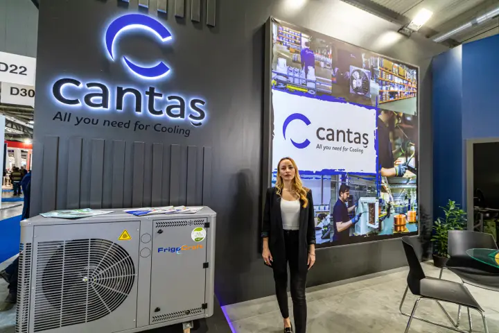 FrigoCraft A2L-ready condensing unit in front of the Cantaş logo wall at MCE 2024