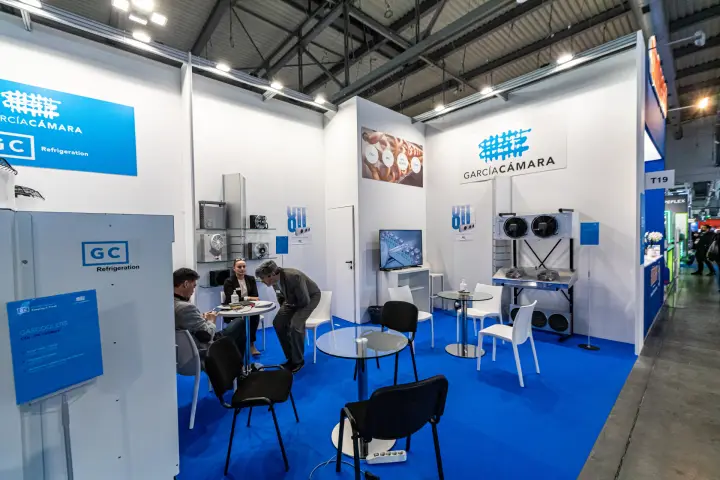 García Cámara stand with unit coolers and gas cooler sign at MCE 2024