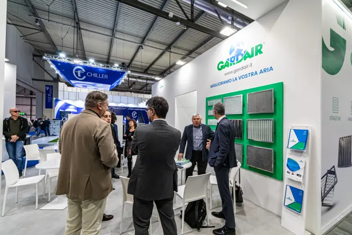Gardair filter display wall with the slogan 'Miglioramo la vostra aria'