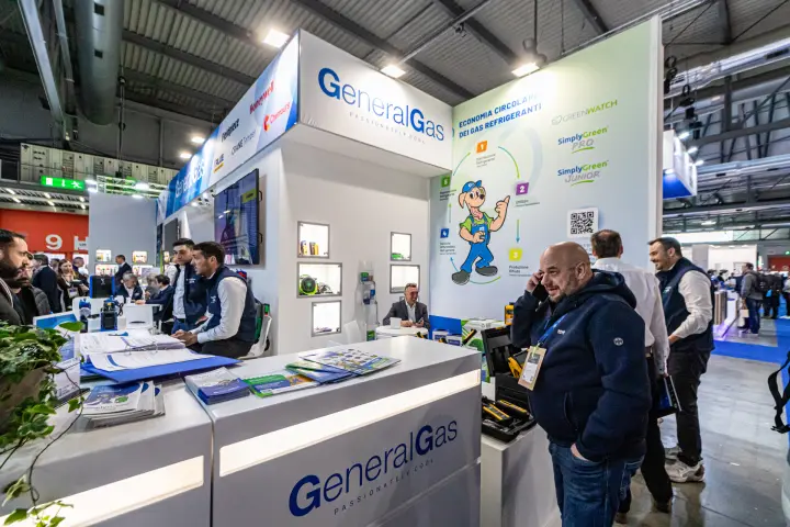General Gas stand with a refrigerant circular economy wall graphic