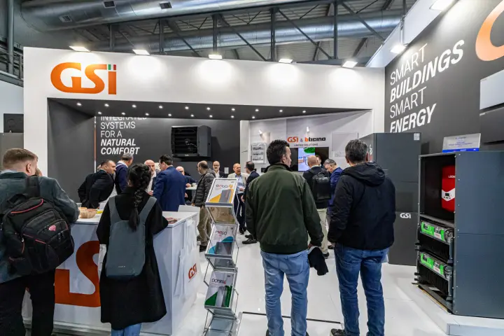 GSi stand entrance with 'Integrated systems for a natural comfort' wall