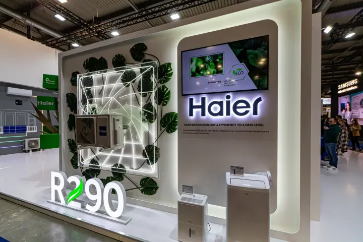 Haier R290 display with outdoor unit, portable AC and dehumidifier at MCE 2024