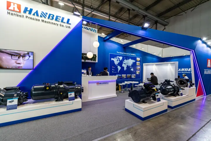 Hanbell stand with a row of screw compressors on blue-trimmed plinths at MCE 2024