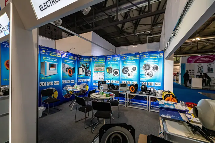 Hangda Fans booth with HangYan banners and a row of sample fans