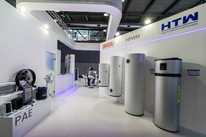 HTW and Giatsu heat pump water heaters lined up in the HPWH area at MCE 2024