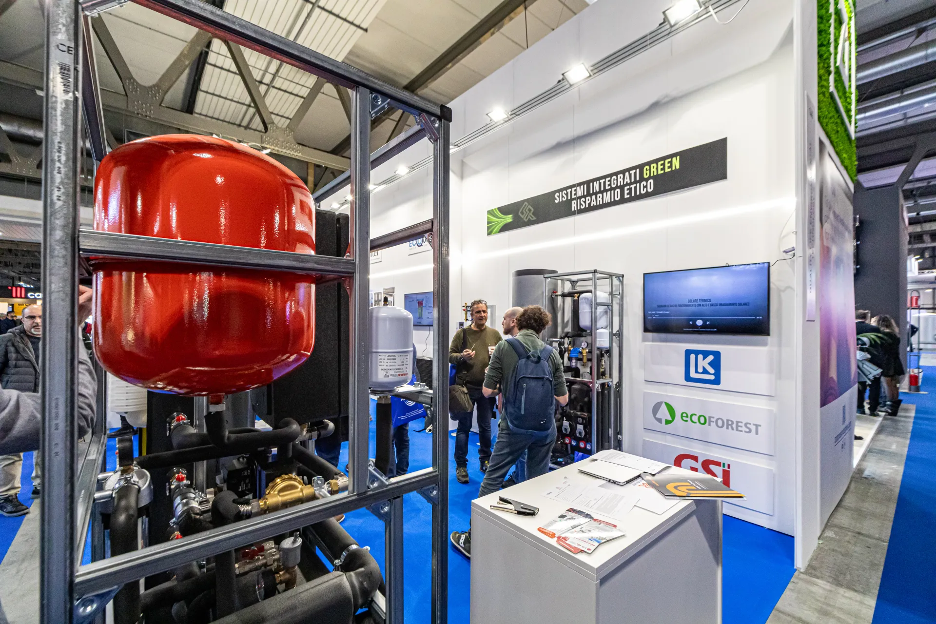 Hydronic module with red expansion vessel at the Sistemi Integrati Green stand at MCE 2024