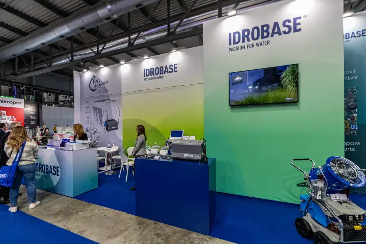 Idrobase 'Passion for Water' stand with FOG Adiabatico system and misting fan at MCE 2024