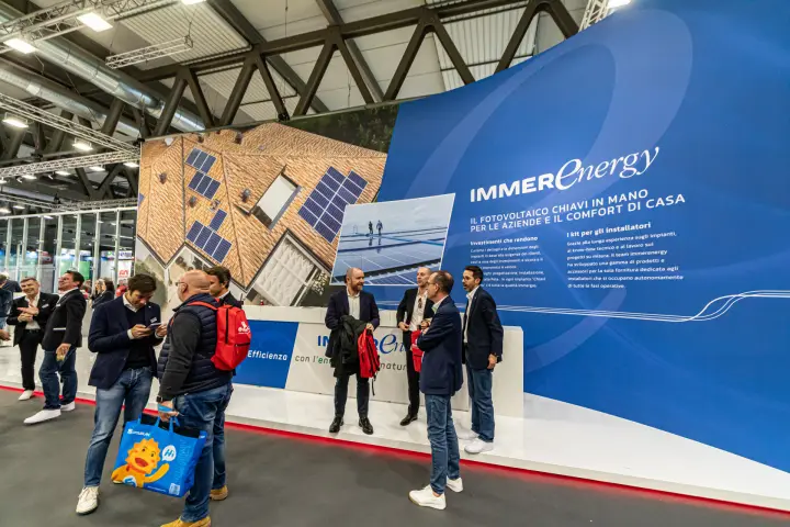 Immerenergy photovoltaic area with turnkey solar messaging