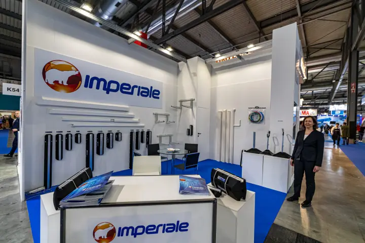 Imperiale stand with rubber floor supports and AC mounting brackets on the wall