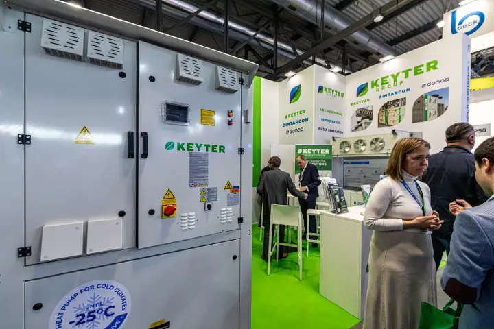 Keyter R-290 heat pump cabinet beside the Keyter Group brand wall at MCE 2024