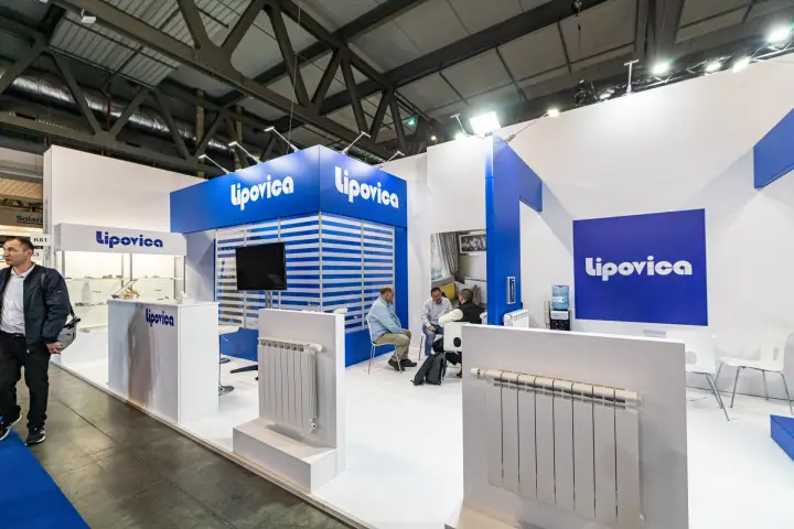 Lipovica sectional radiators on white plinths along the aisle